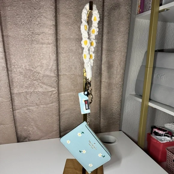 Kate Spade Darcy Daisy Embroidered L-Zip Card Holder Wallet - Picture 5 of 7